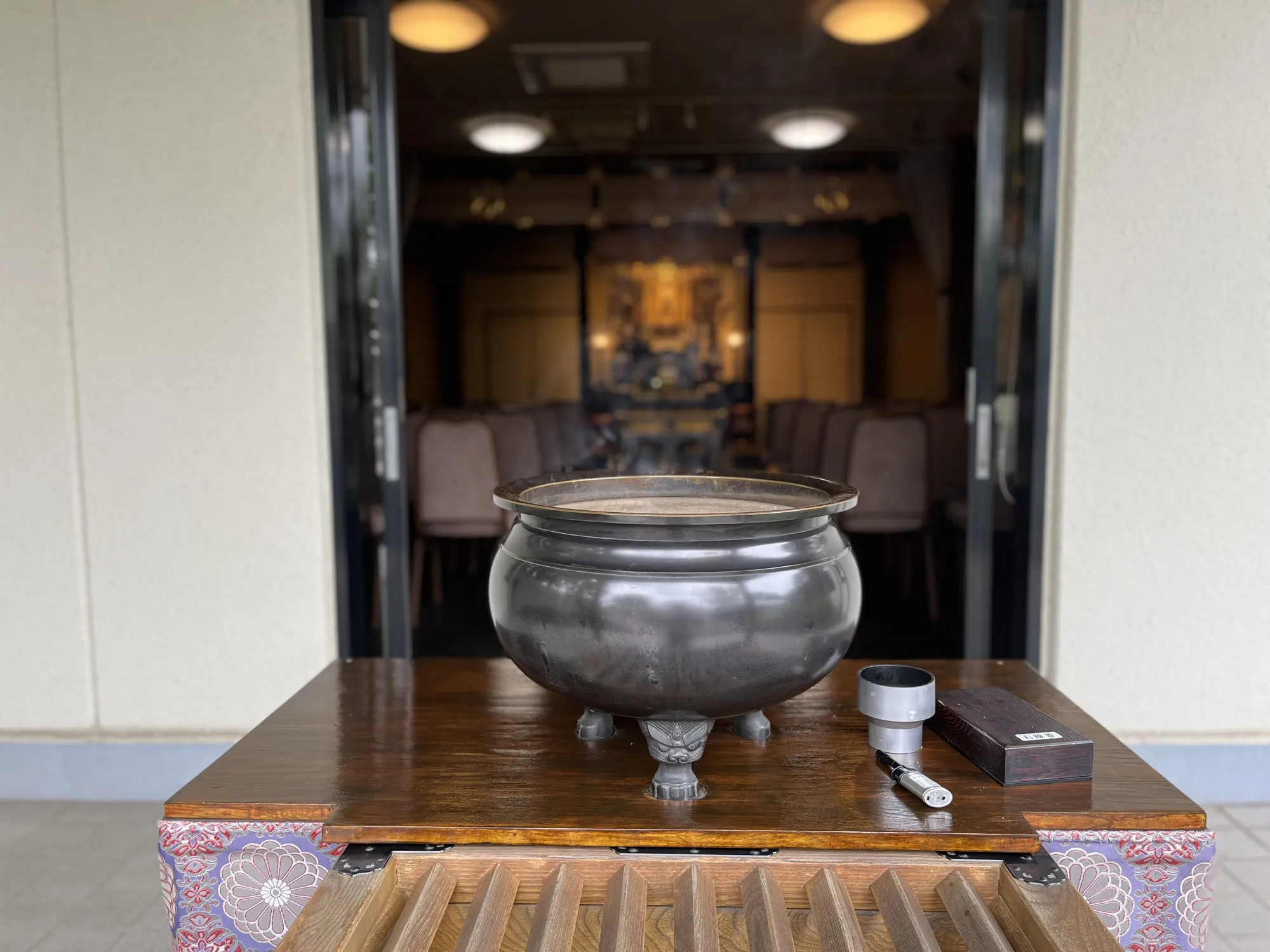町田いずみ浄苑 礼拝堂入口の香炉