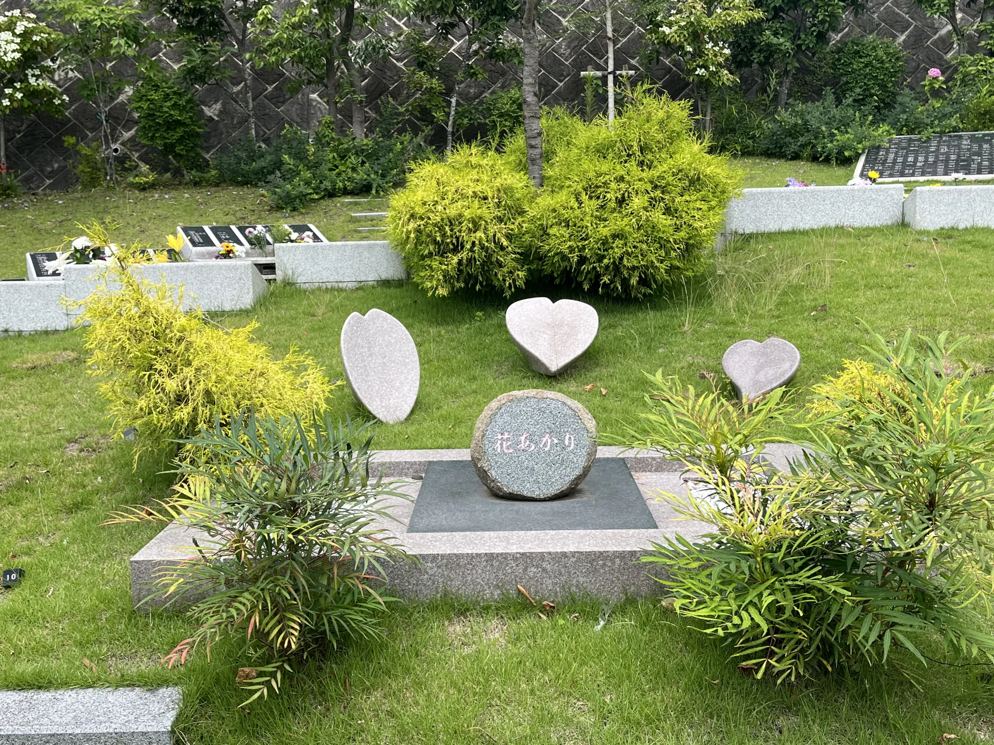 町田いずみ浄苑 花あかりのモニュメント
