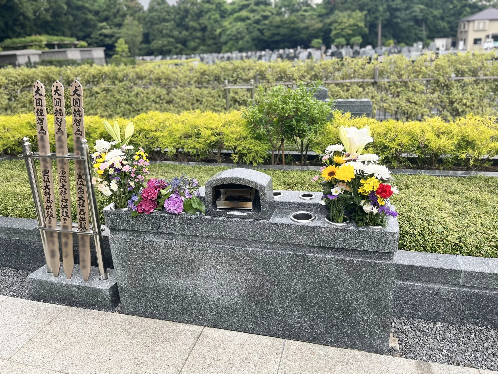 メモリアルパーク厚木ふるさとの丘 樹木葬 献花台