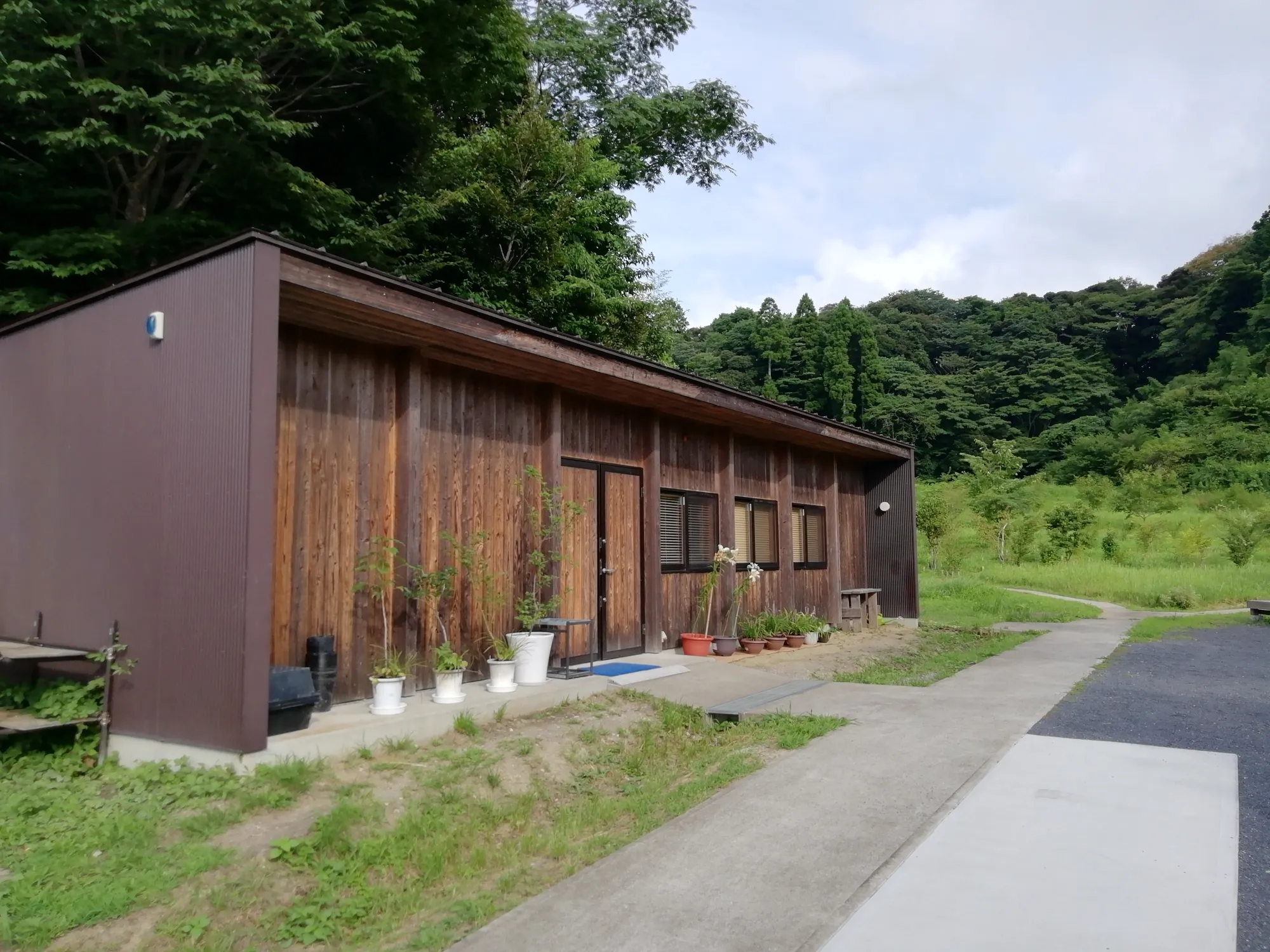 森の墓苑 管理棟外観