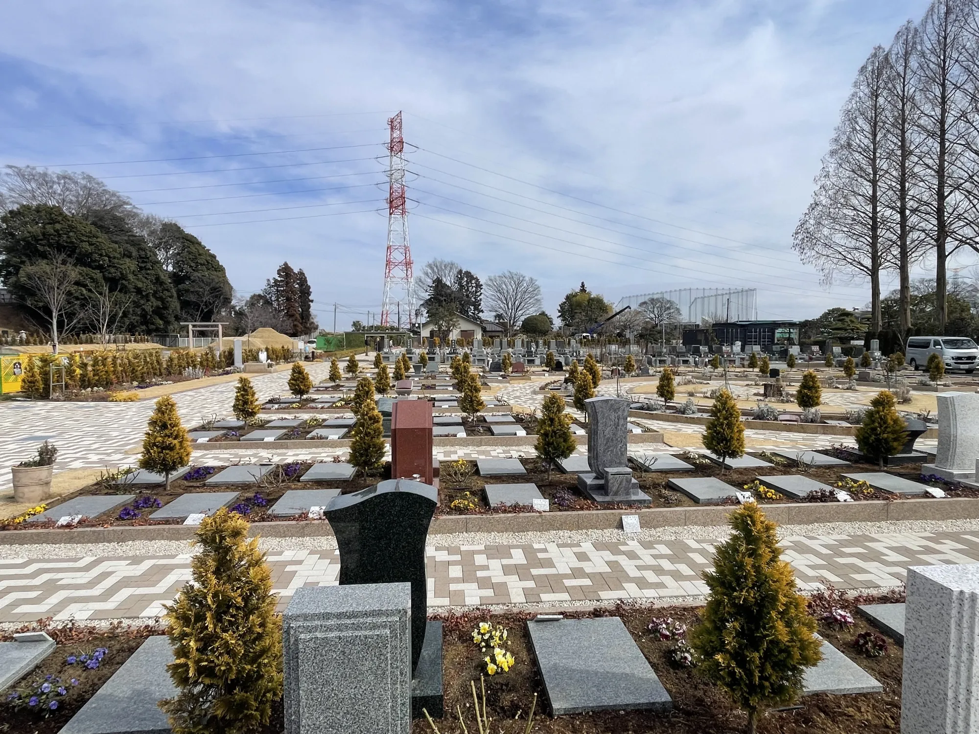 プレート墓所と洋型墓石の区画