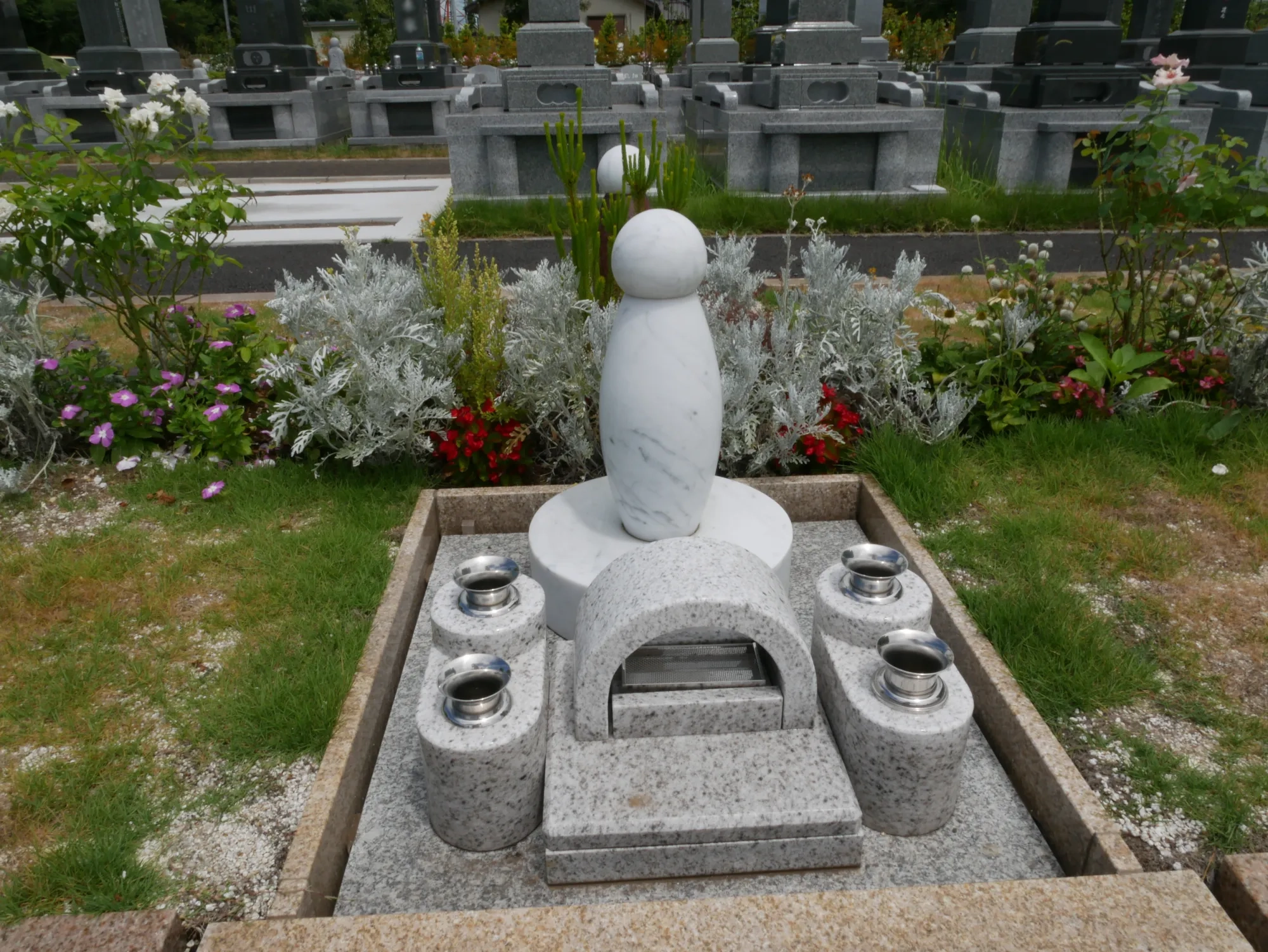 墓石と植栽