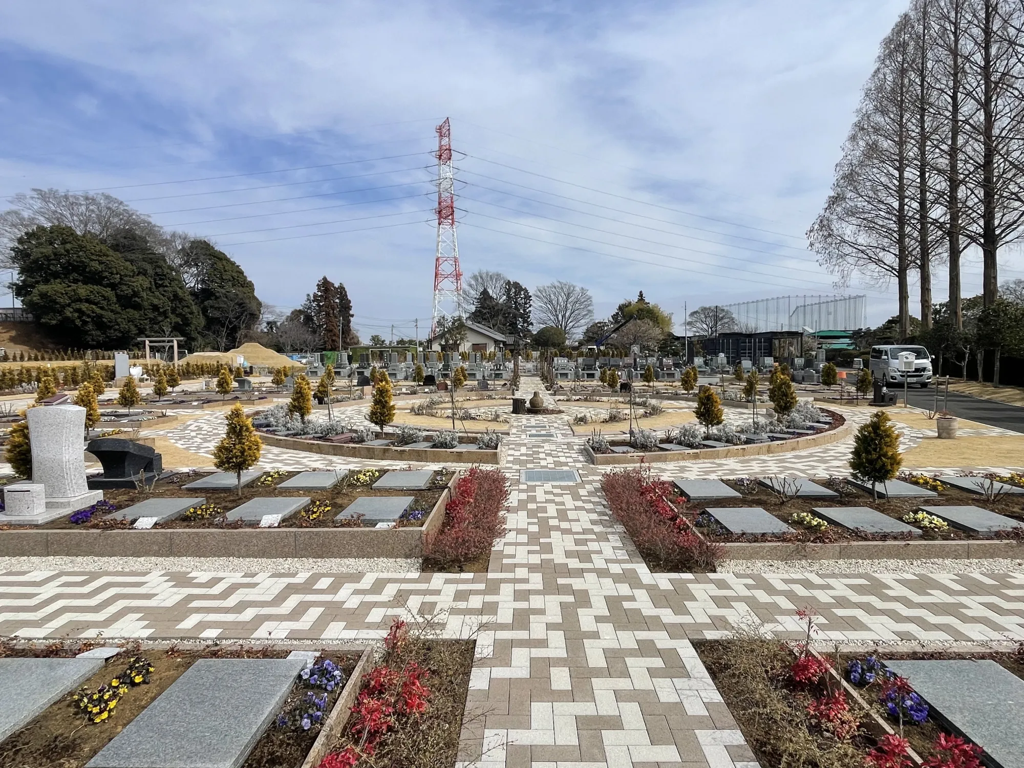 草花の中の墓所