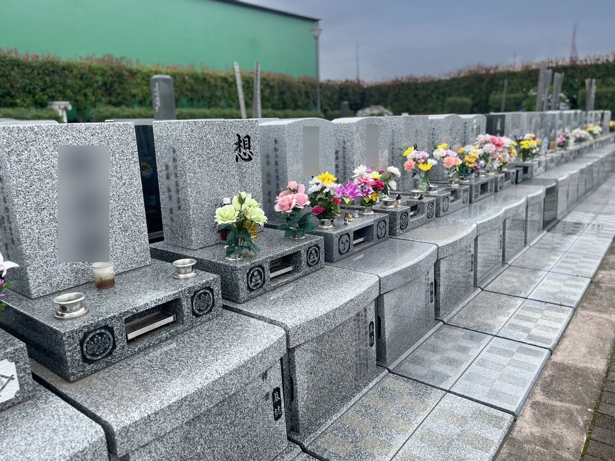 相模ふれあいの杜 田名聖地霊園 整った墓石の並び