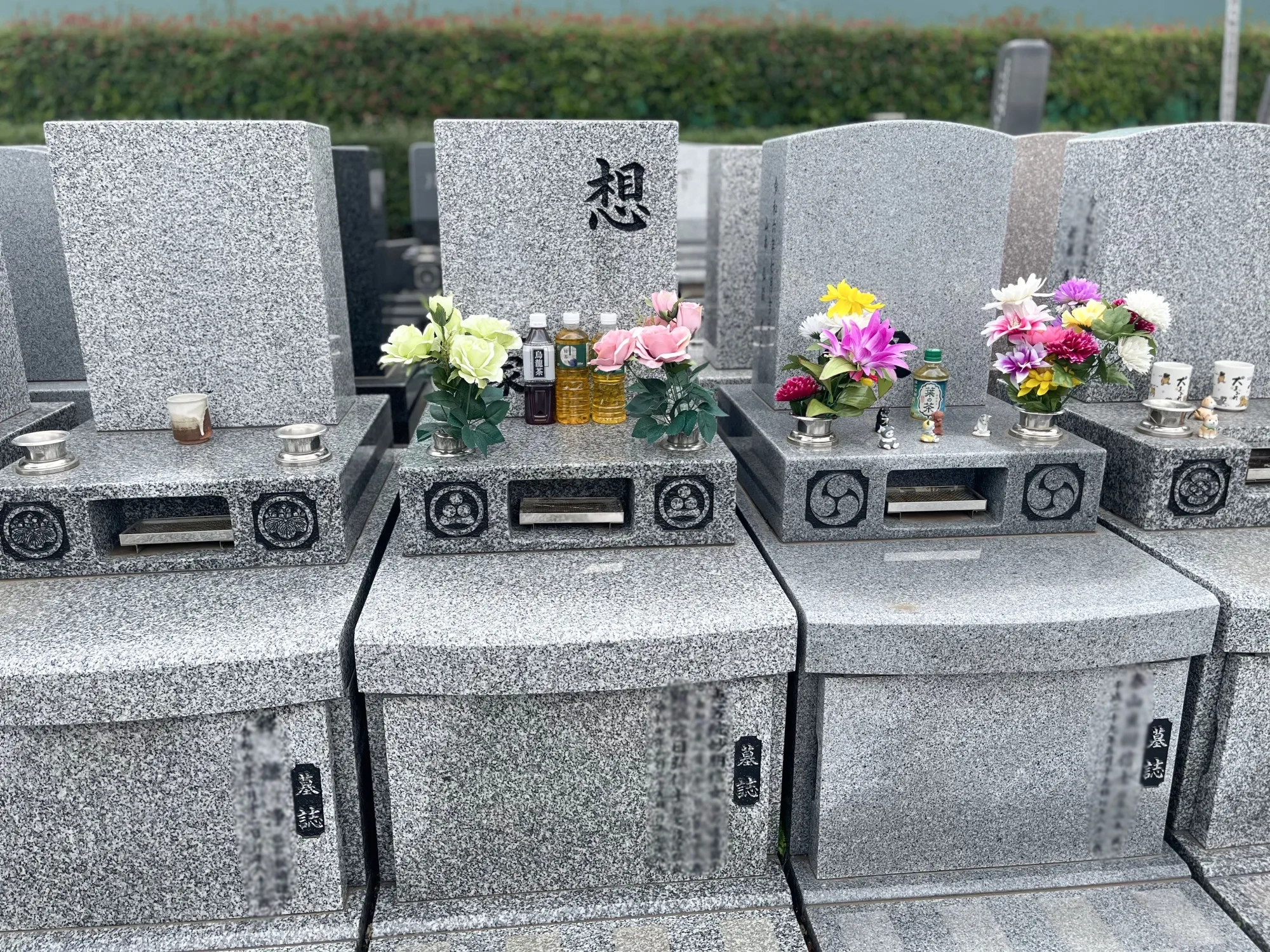 相模ふれあいの杜 田名聖地霊園 モダンな墓石の並び