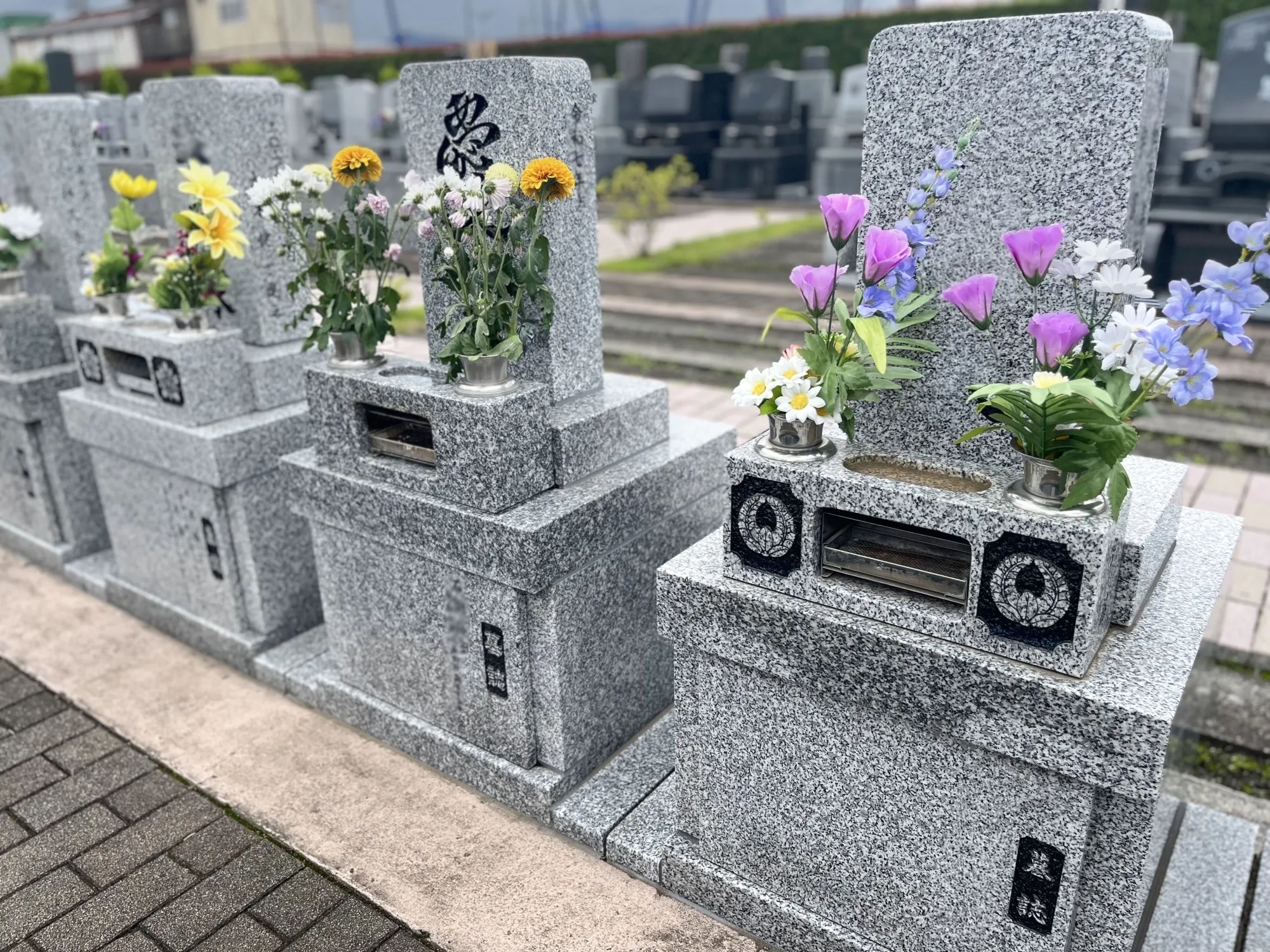 相模ふれあいの杜 田名聖地霊園 新区画の墓石並び