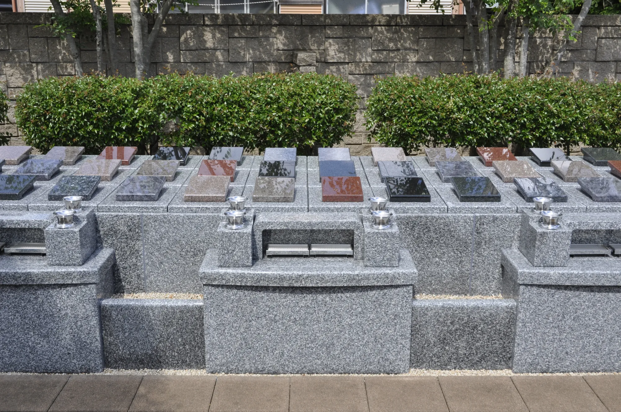 花立が見えるフォーリア1区画の正面